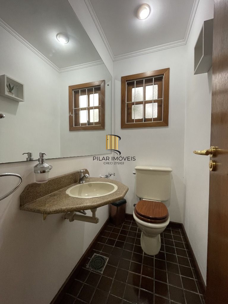 Casa 6 dormitórios no bairro Partenon