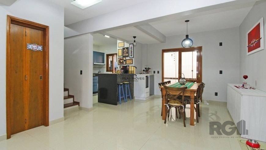 Casa 129m² - 3 dormitórios, 2 vagas no bairro Hípica