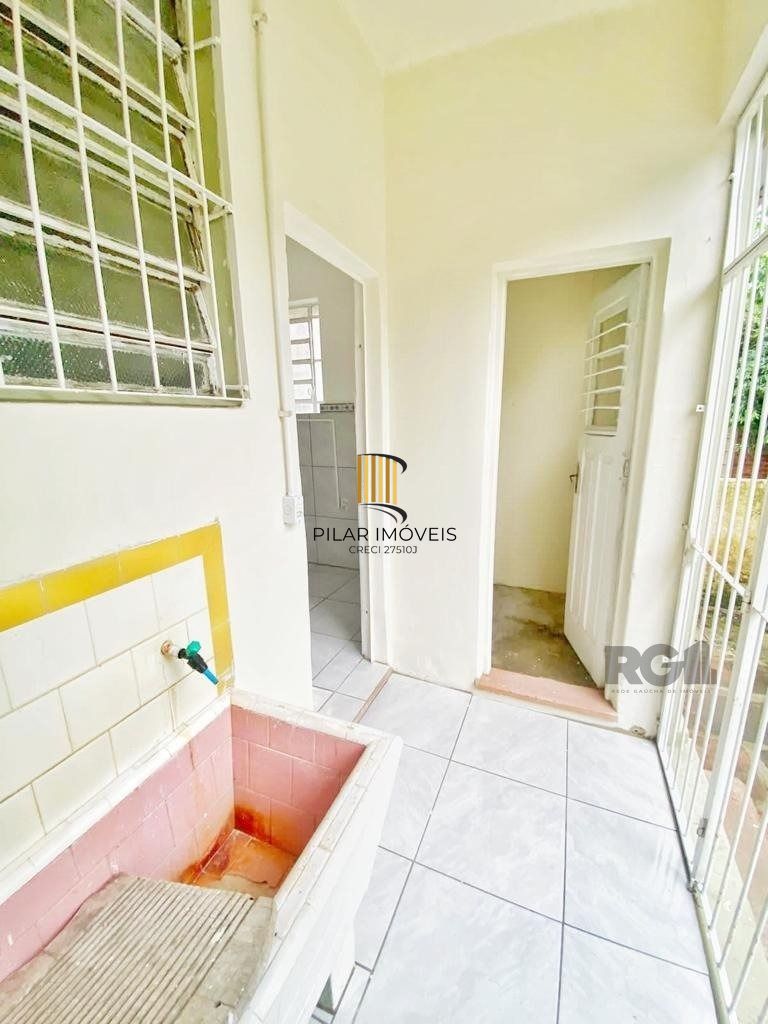 Casa 6 dormitórios no bairro Teresópolis