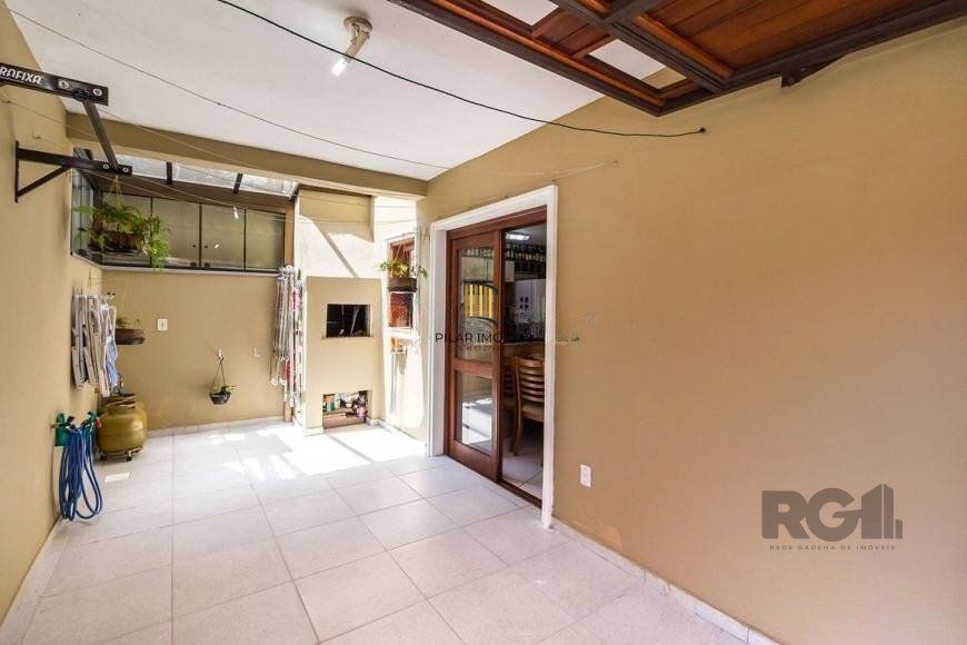 Casa em condomínio de 84m² - 2 dormitórios, 1 suíte e 1 vaga no bairro Ipanema