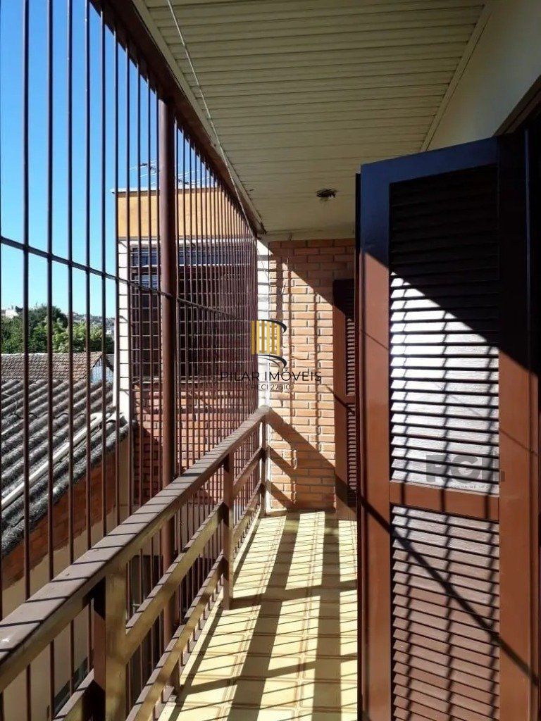 Casa com 5 dormitórios no bairro Passo das Pedras - Porto Alegre