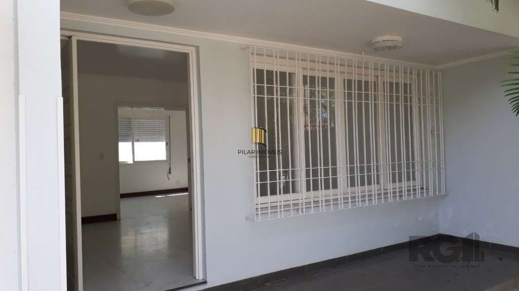 Casa 03 quartos, 02 vagas,próxima à Assis Brasil e Sertório.