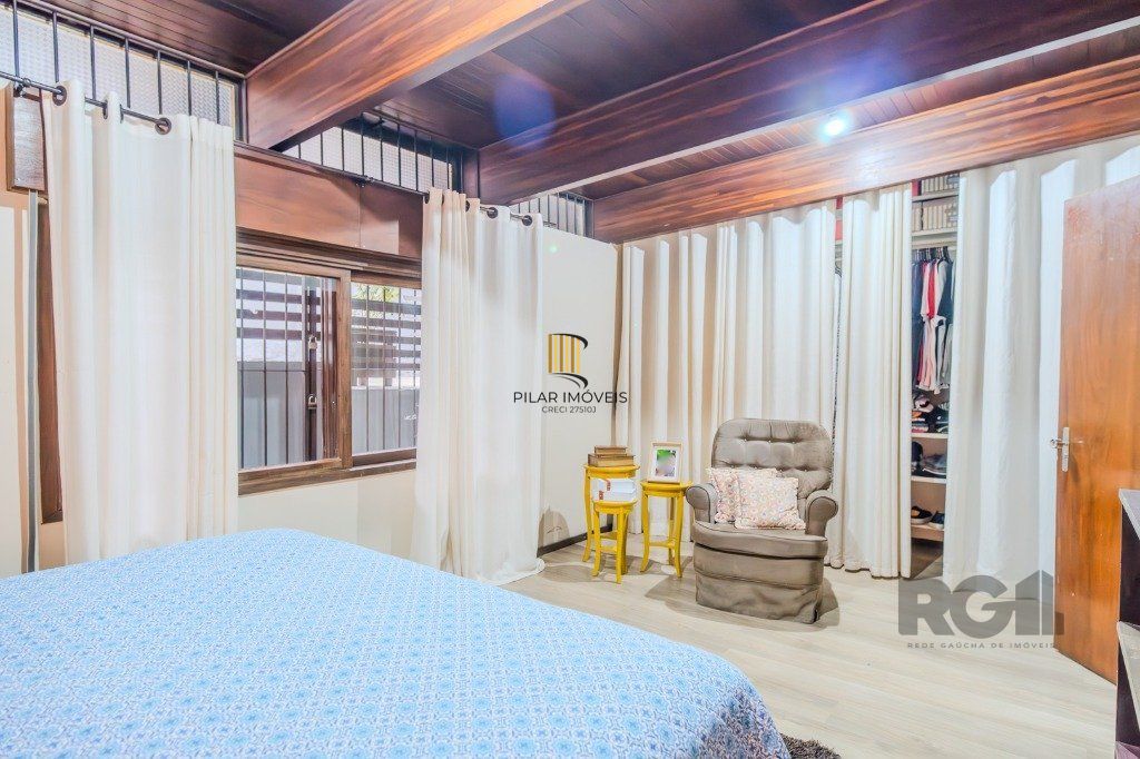 Casa 4 dormitórios no bairro Nonoai