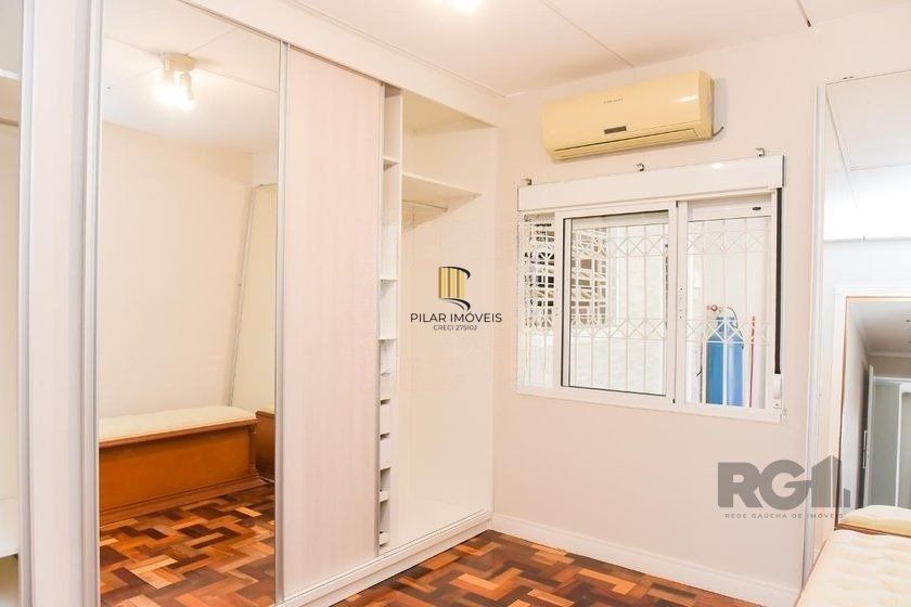 Casa de 197m² - 5 dormitórios, 3 vagas no bairro Rubem Berta