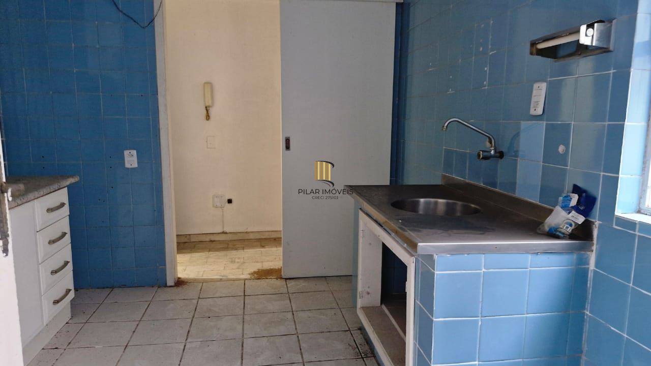Apartamento com 2 dormitórios e garden na Rua Ijuí, pronto para reformar