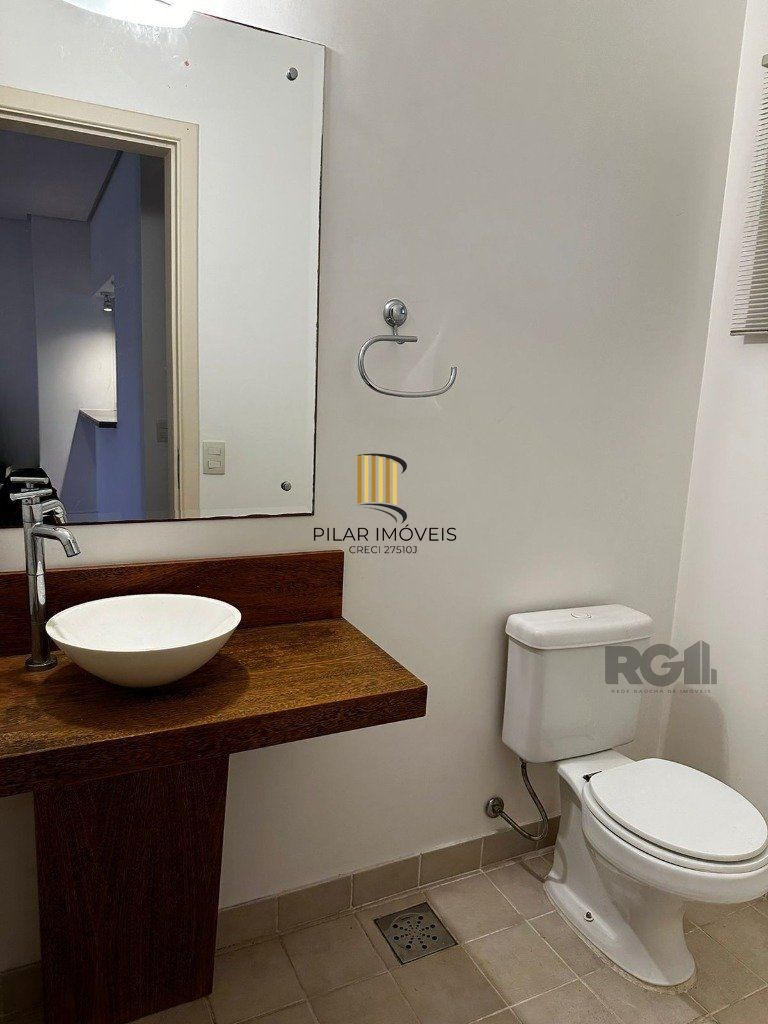Casa em condomínio com 245m² - 3 dormitórios, 2 vagas no bairro Pedra Redonda