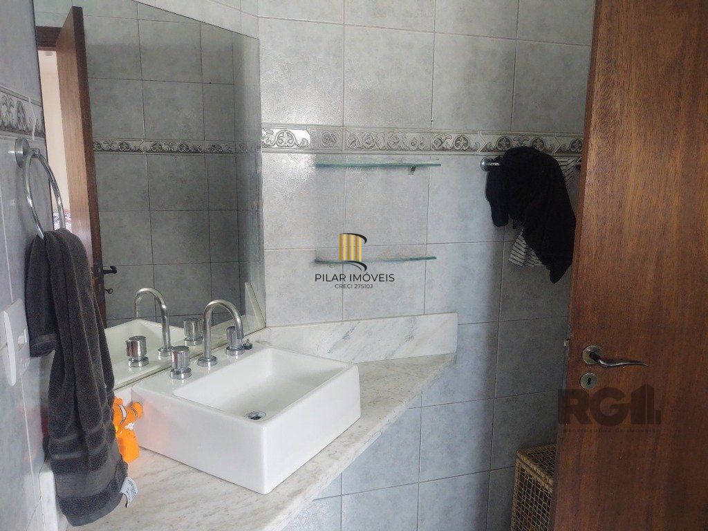 Casa de 2 dormitórios no bairro Passo das Pedras