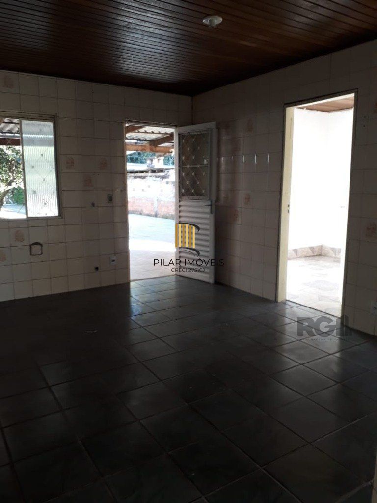 Casa de 3 dormitórios, no bairro Lomba do Pinheiro