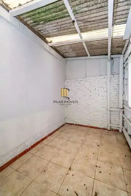 Casa com 2 quartos à venda na Medianeira, Porto Alegre.