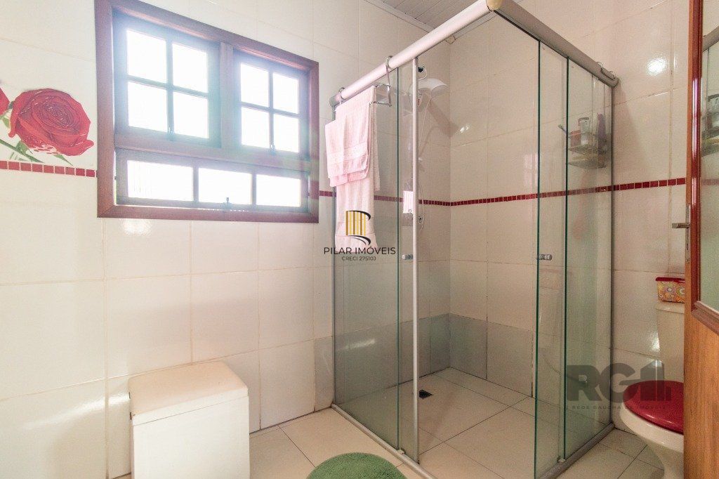 Casa com 3 dormitórios e 3 vagas no bairro Santa Tereza