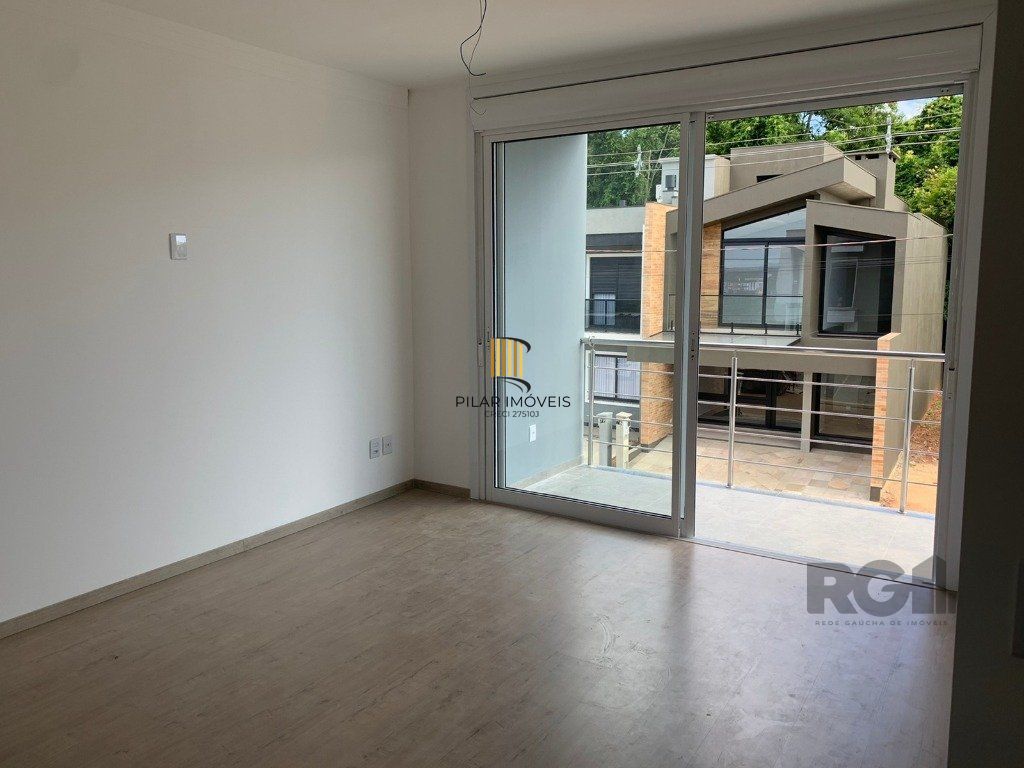 Excelente sobrado de 150m² com 4 dormitórios e 2 vagas.