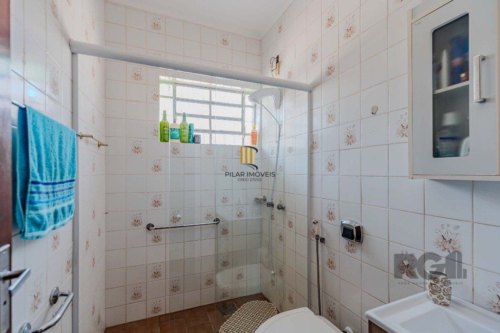 Casa com 234m², 3 dormitórios, 3 vagas no bairro Partenon
