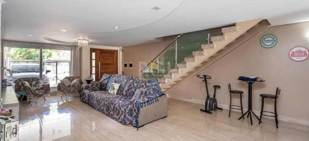 Excelente casa com 3 dormitórios e piscina