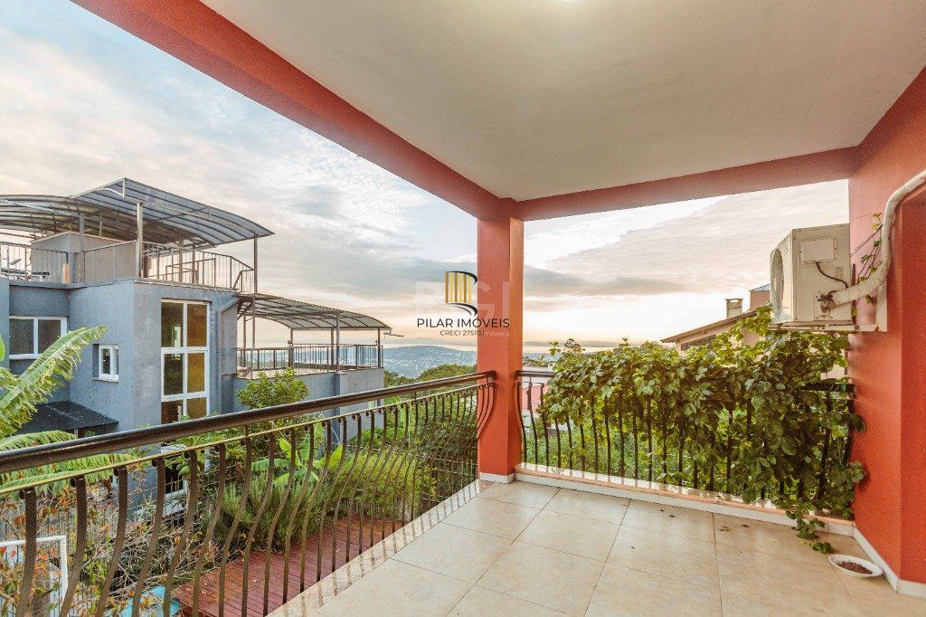 Casa de 498m², bairro Teresópolis