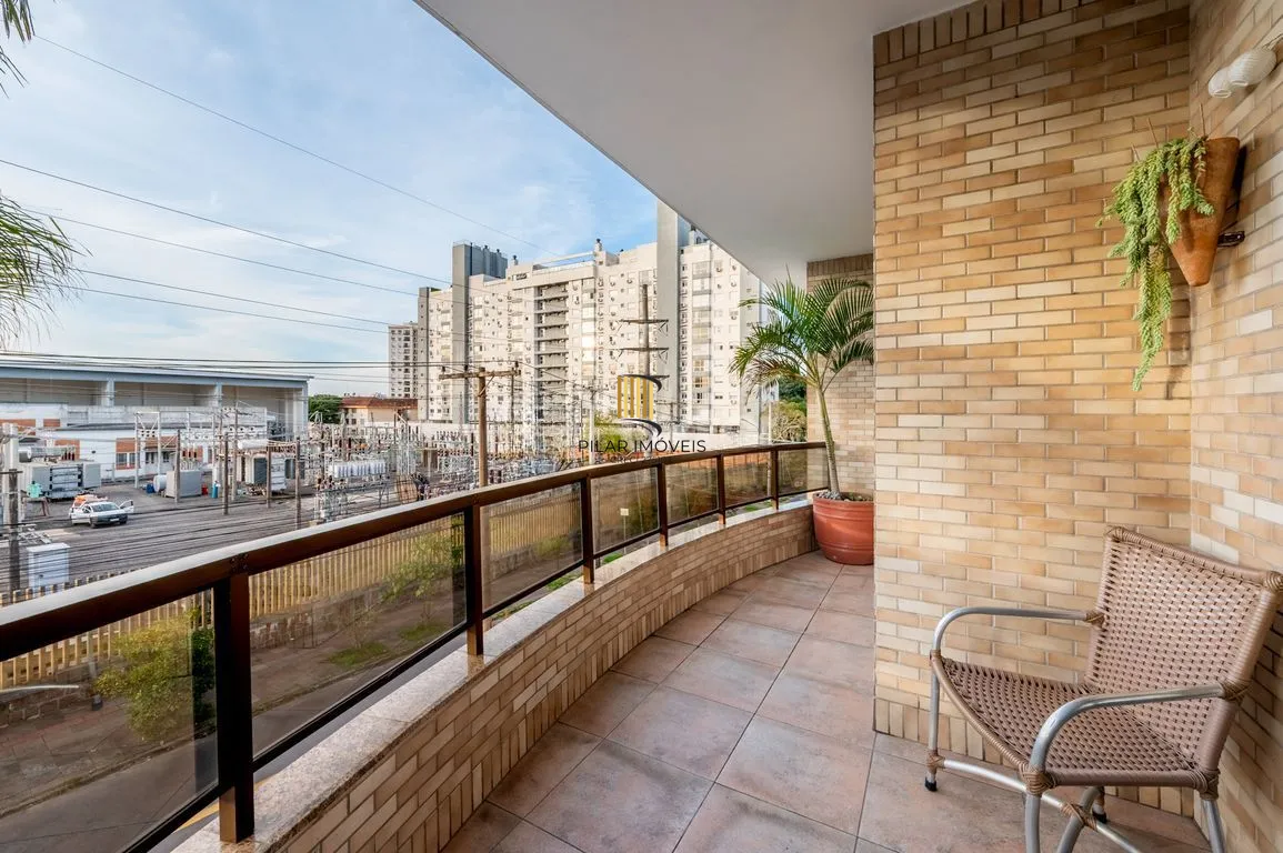 Apartamento de 4 dormitorios á Venda no Passo da Areia - Porto Alegre