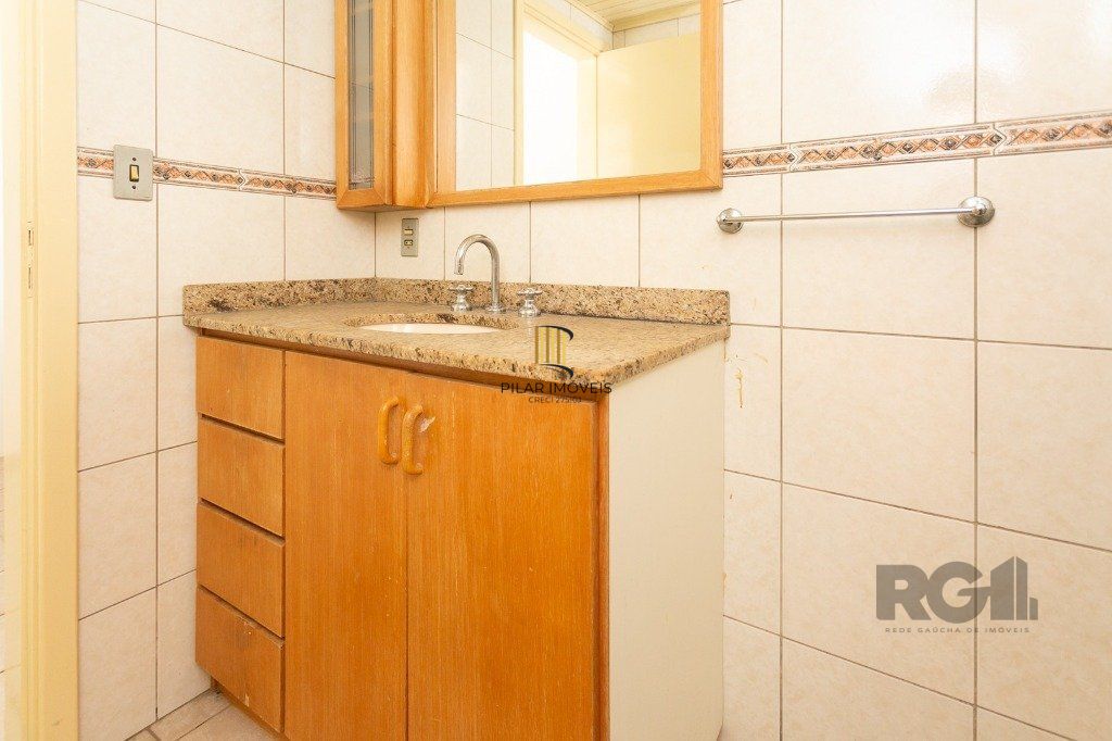 Casa com 5 dormitórios no bairro Jardim Carvalho