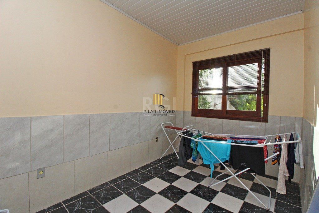Casa para Venda - 280m², 4 dormitórios, sendo 1 suites, 4 vagas - Bom Jesus