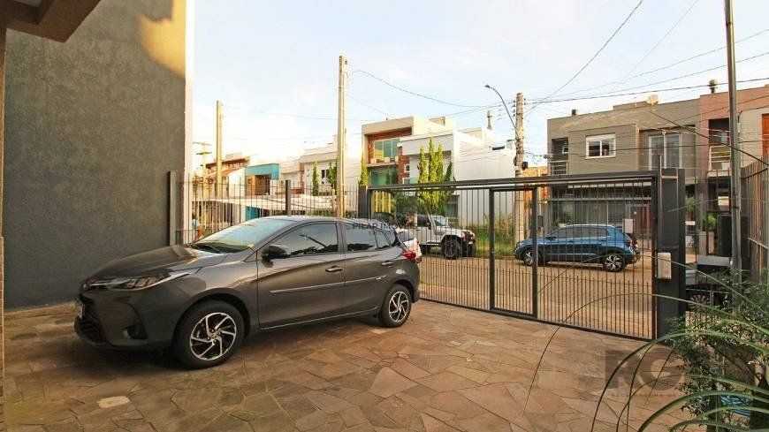 Casa 129m² - 3 dormitórios, 2 vagas no bairro Hípica