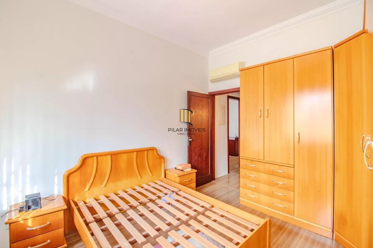 Casa à venda com 173m², 2 quartos e 3 vagas no bairro Vila Ipiranga- Porto Alegre/RS