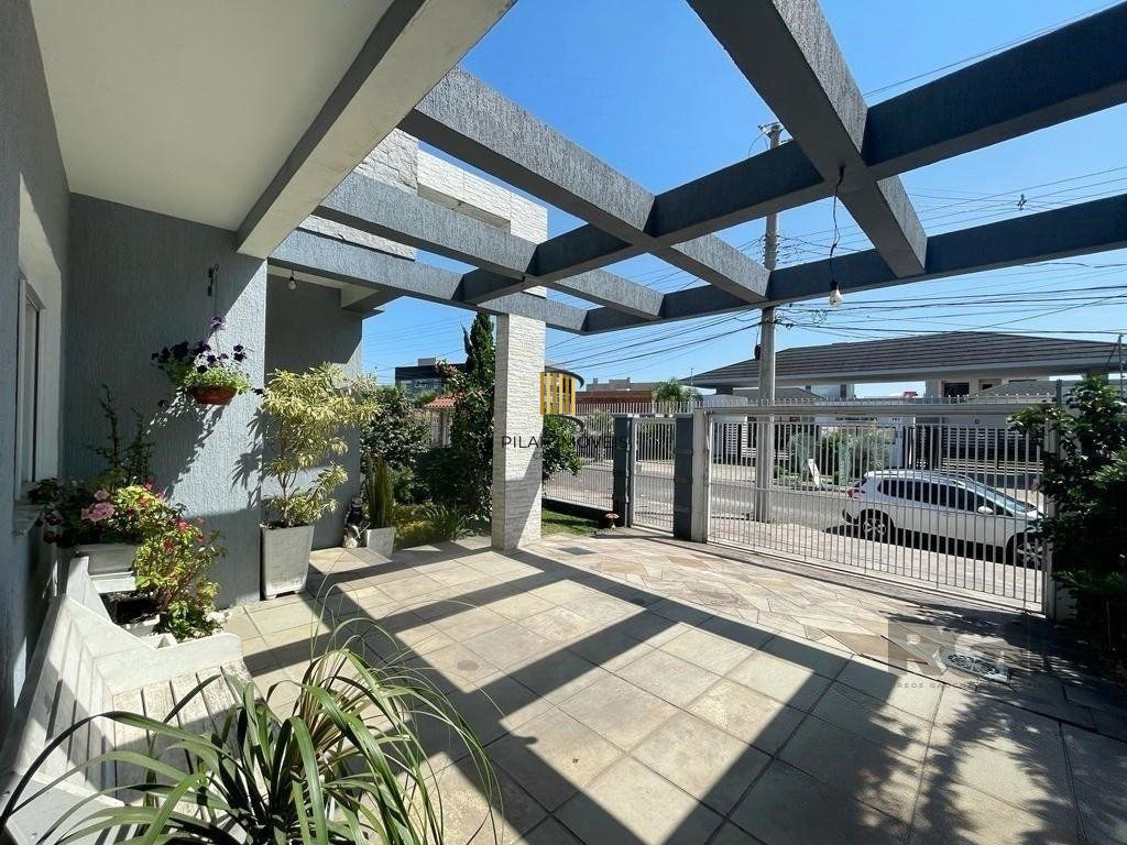 Casa 3 dormitórios no bairro Sarandi
