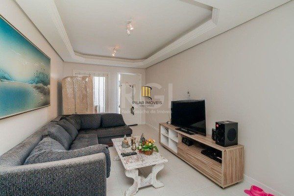 Casa para Venda - 137m², 3 dormitórios, sendo 3 suites, 2 vagas - Hípica