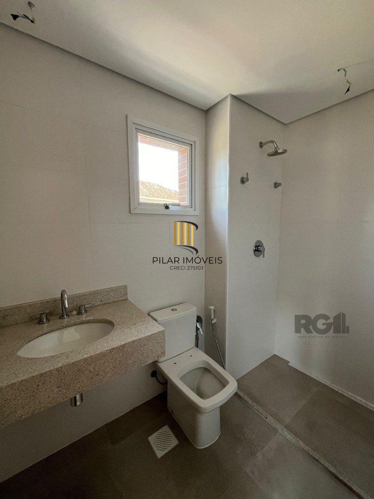 Apartamento NOVO de 104m² - 3 dormitórios, 1 suíte, churrasqueira e 2 vagas de garagem no bairro Petrópolis