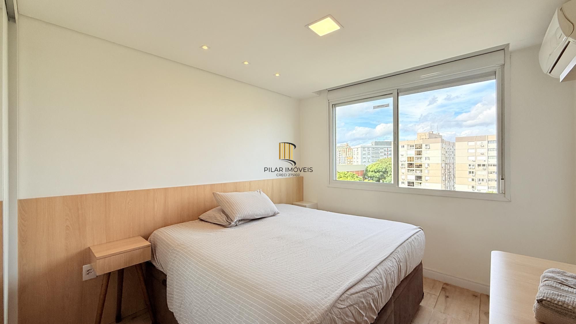 Apartamento de 2 dormitorios á venda no Bairro Centro Histórico.