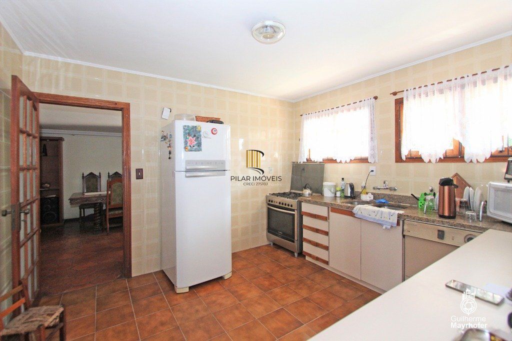 Casa para Venda - 326m², 3 dormitórios, sendo 3 suites, 4 vagas - Glória