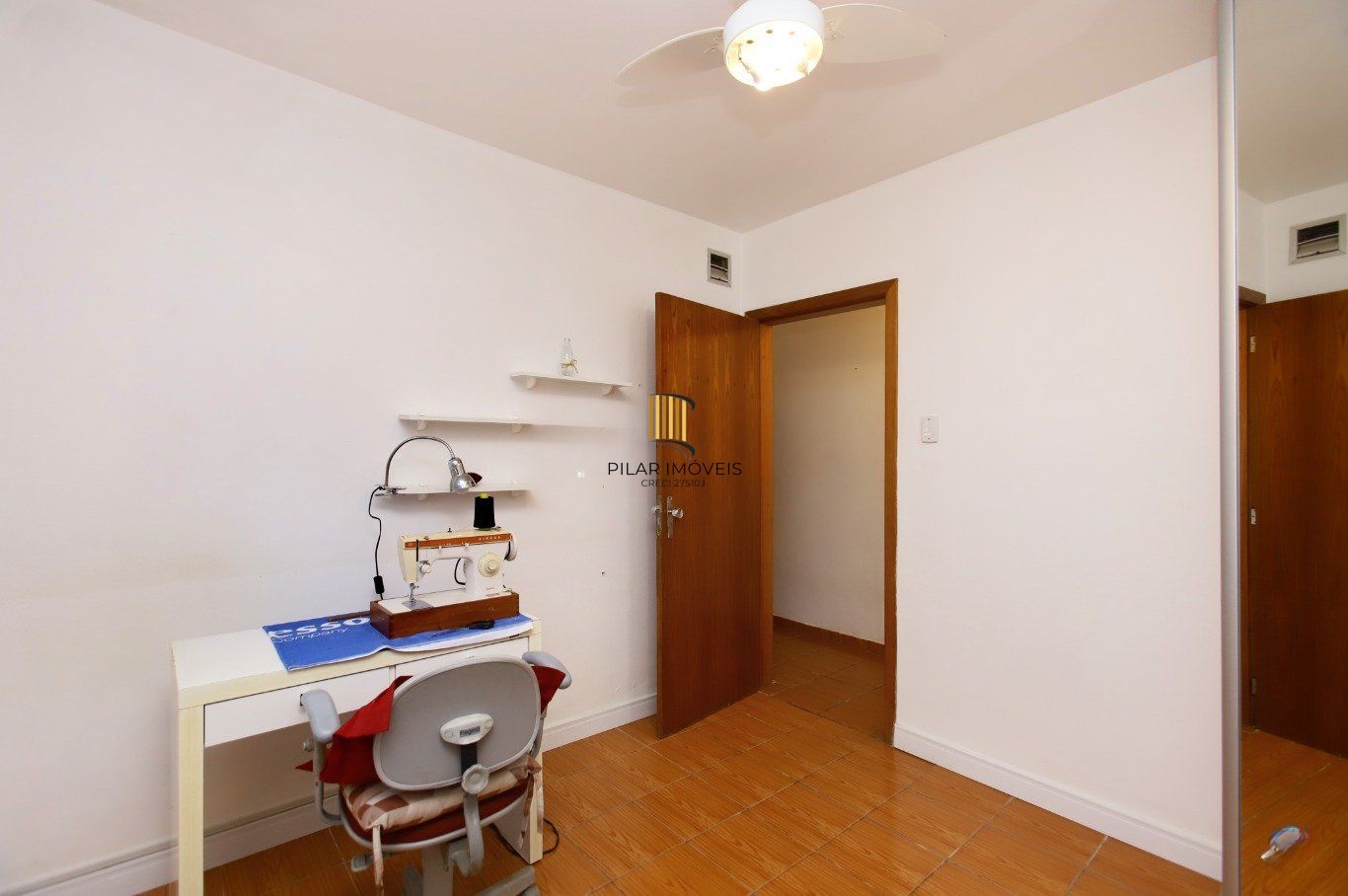 Casa com Edícula nos fundos, total de 5 dormitórios no Bairro gloria.
