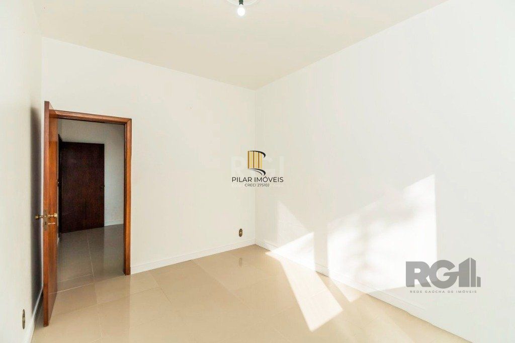 Casa de 266m² - 5 dormitórios, 5 vagas no bairro São João