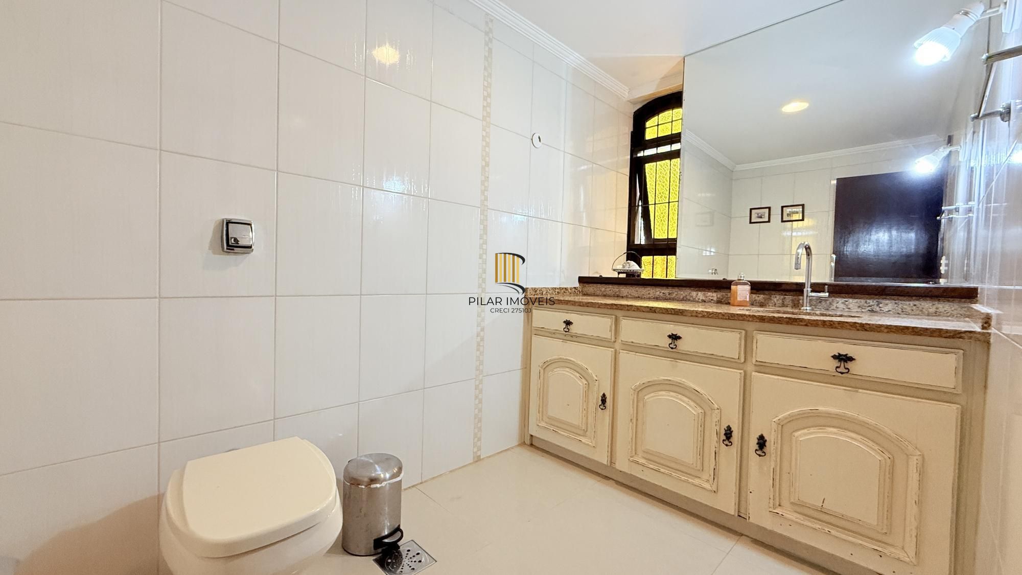 Casa para Venda - 260m², 4 dormitórios, sendo 1 suites, 4 vagas - Nonoai