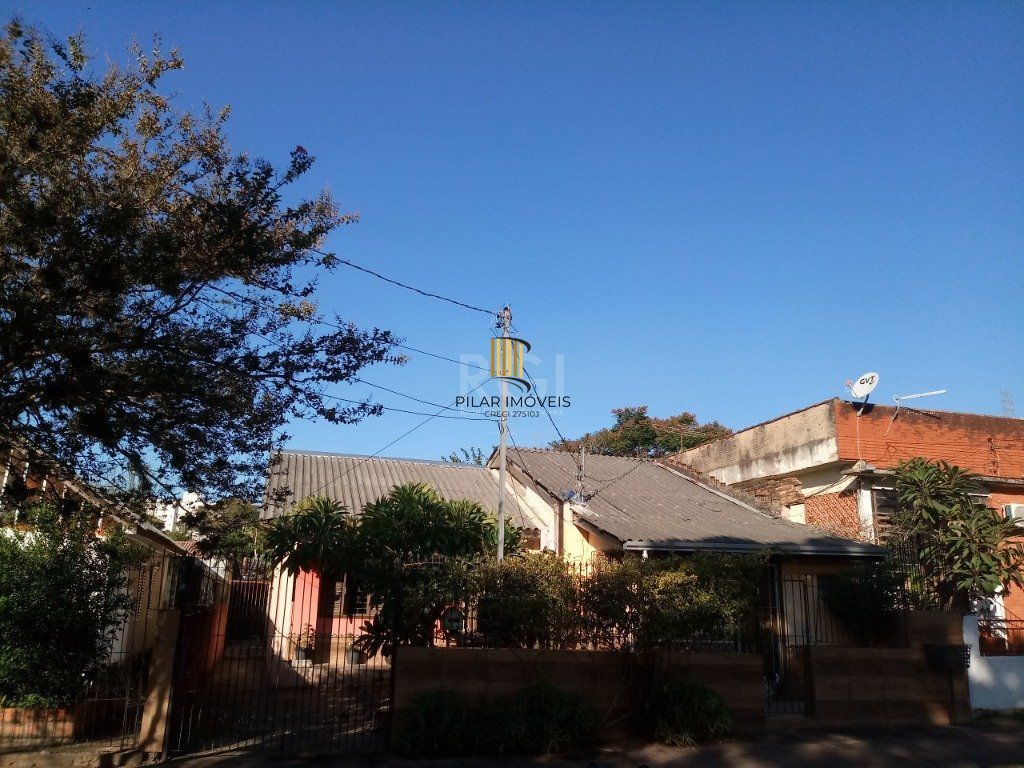 Casa para Venda - 140m², 3 dormitórios, sendo 1 suites, 2 vagas - Morro Santana