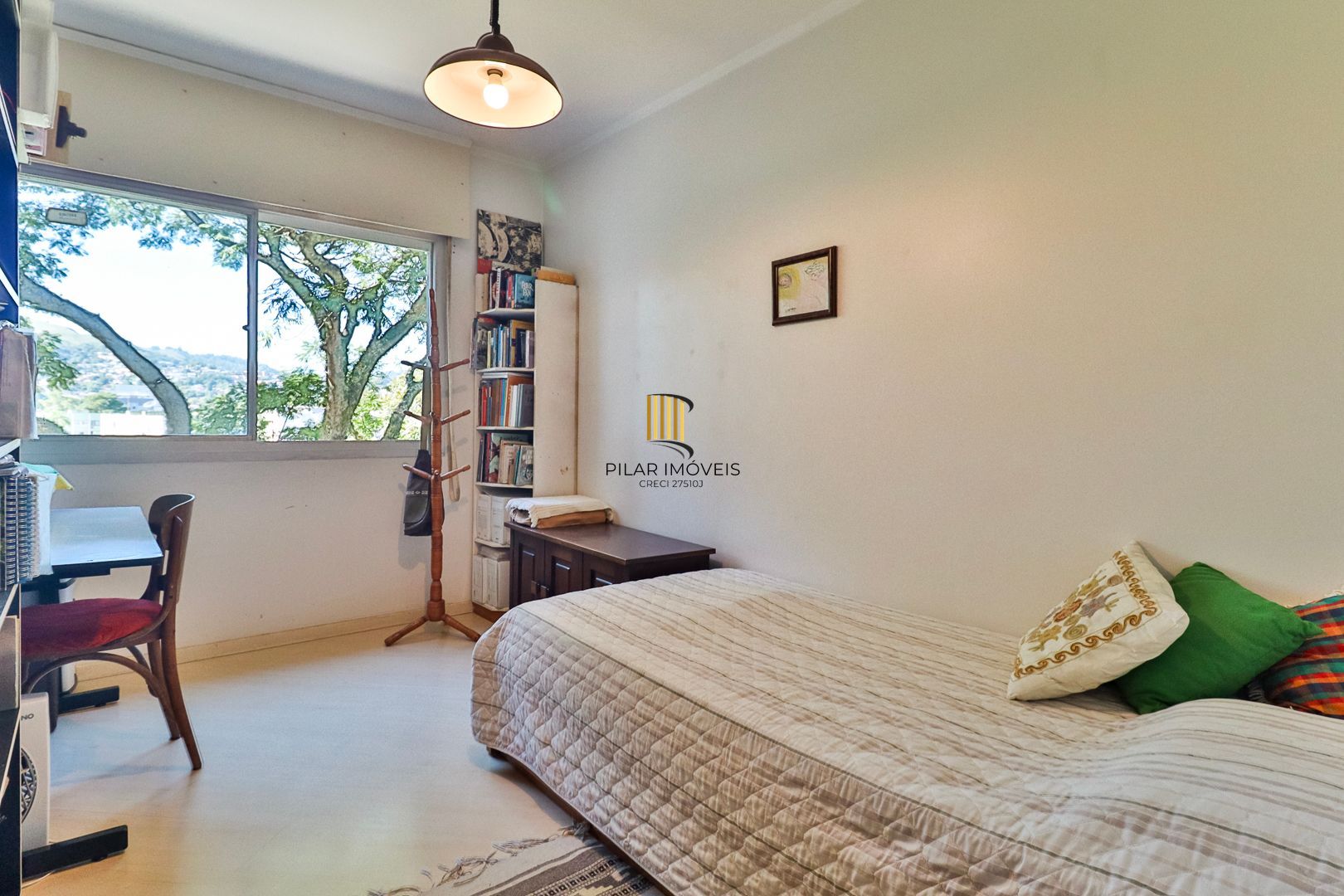 Apartamento para venda de 3 dormitórios, no bairro Teresópolis em Porto Alegre/RS.
