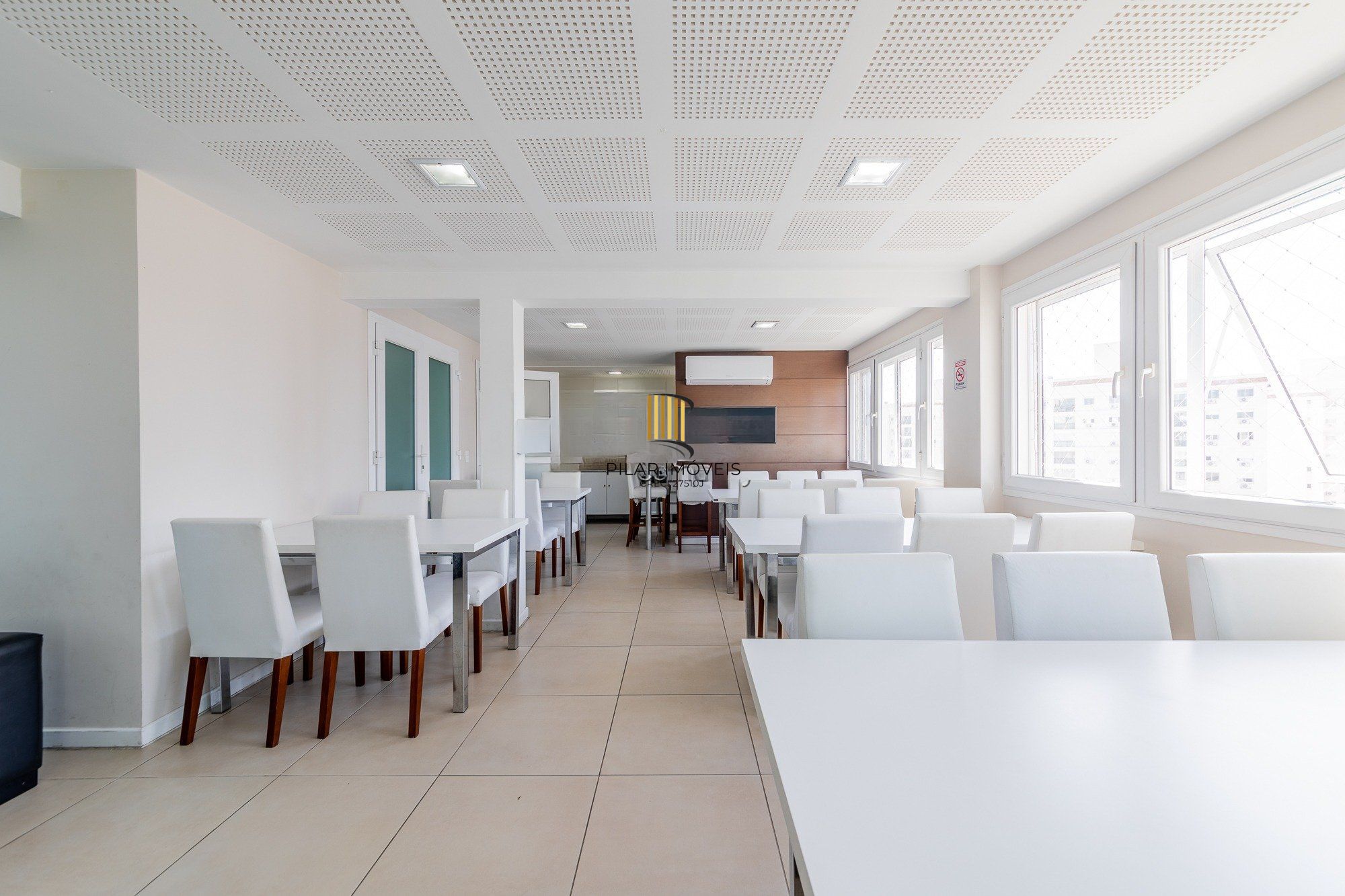 Apartamento com 3 quartos e 79m² à venda em Passo da Areia - Rua Bezerra De Menezes, Passo Da Areia, Porto Alegre