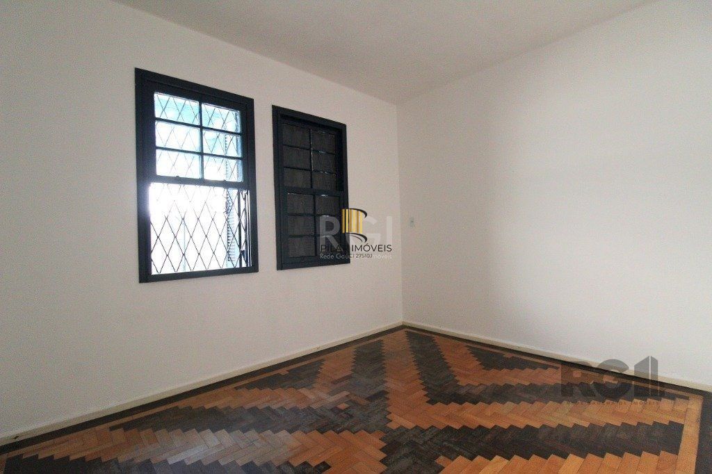Casa 6 dormitórios no bairro Teresópolis