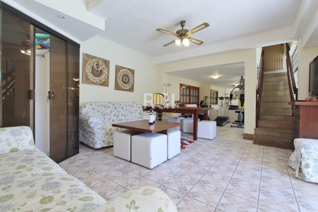 Casa para Venda - 250m², 3 dormitórios, sendo 1 suites, Teresópolis
