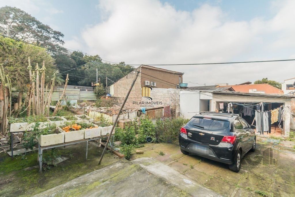 Casa de 2 dormitórios, no bairro Bom Jesus