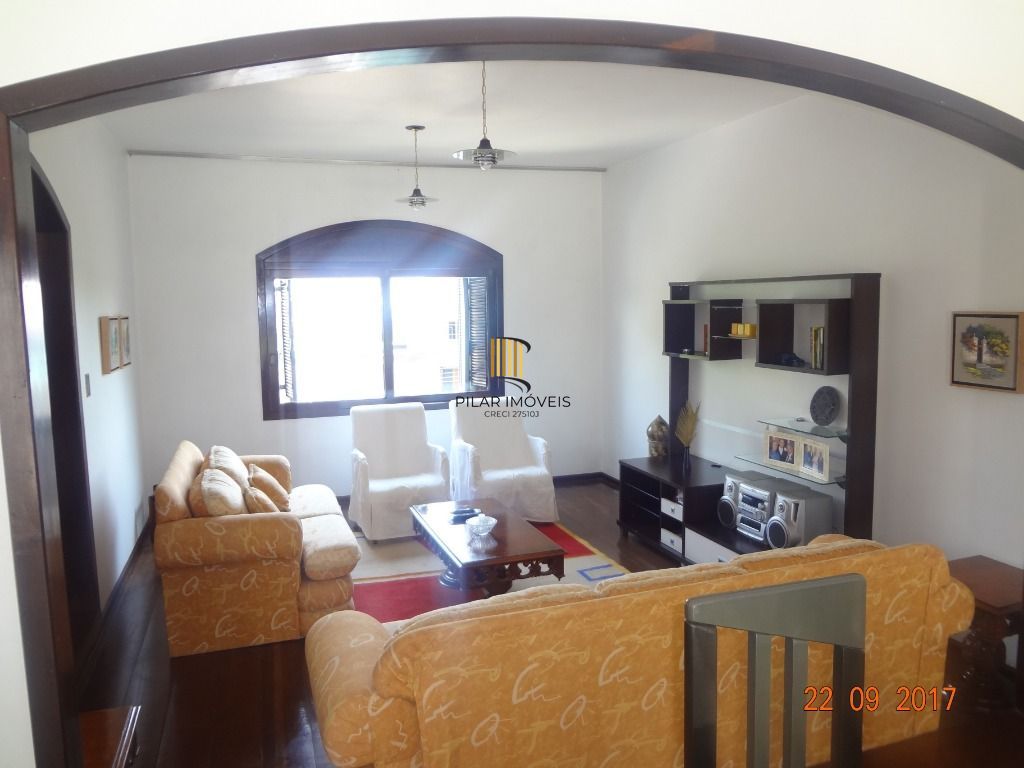 Casa para Venda - 365m², 4 dormitórios, sendo 2 suites, 6 vagas - Nonoai