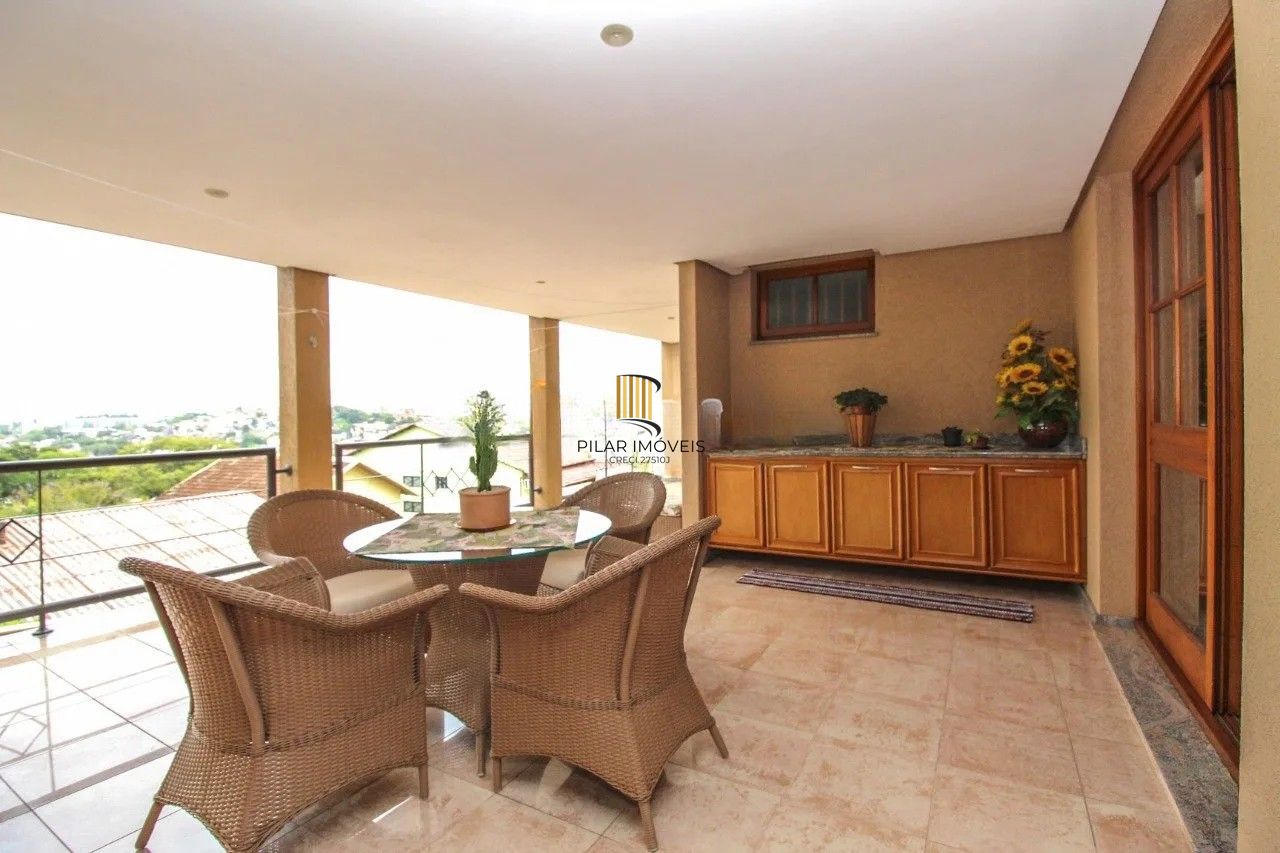 Casa 612m² - 3 suíte, 8 vagas no bairro Medianeira