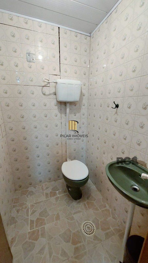 Casa 3 dormitórios no bairro Azenha