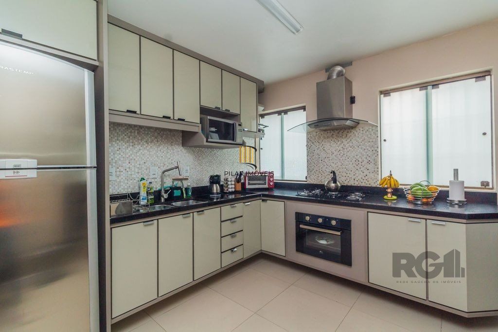 Casa com 3 dormitórios no bairro Nonoai