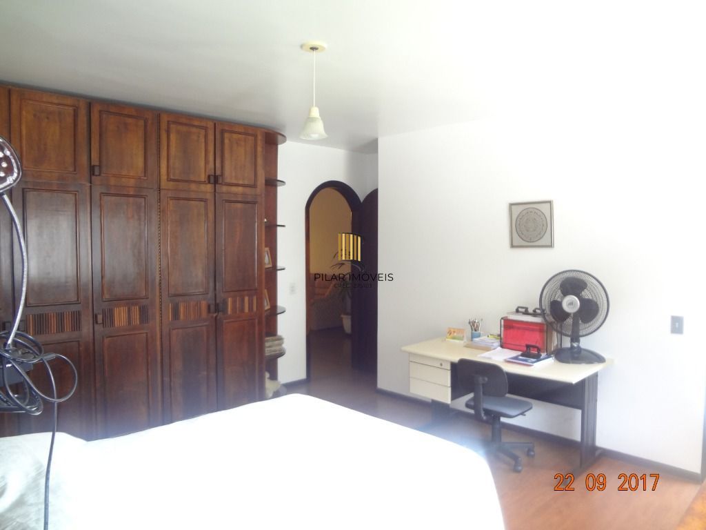 Casa para Venda - 365m², 4 dormitórios, sendo 2 suites, 6 vagas - Nonoai