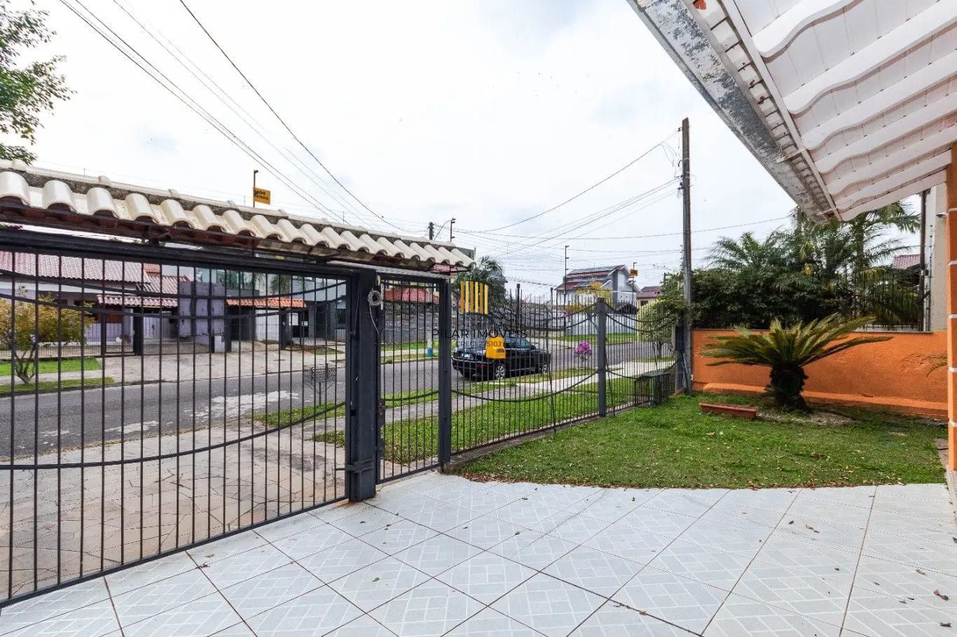 Casa com 3 dormitórios e 223m² à venda em Parque Santa Fé, Porto Alegre.