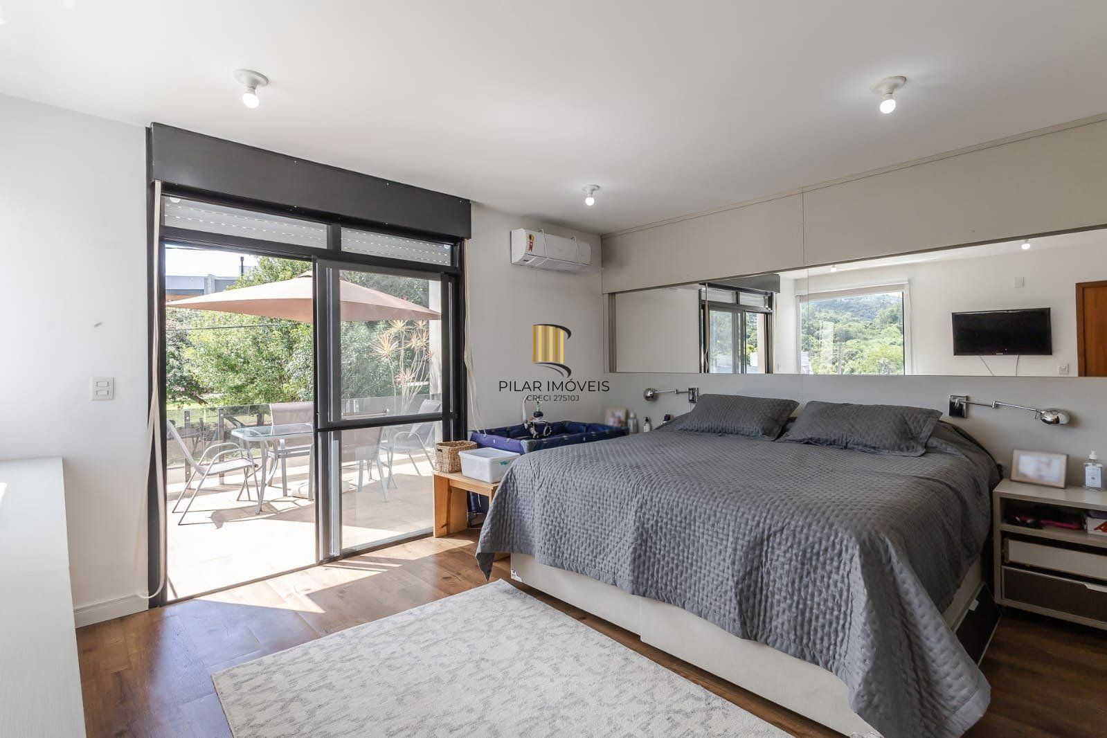 Casa em Condomínio com 3 quartos, 3 vagas e 184m² para vender por R$ 1.180.000 Rua Adriano Pereira Da Silva - Vila Nova, Porto Alegre