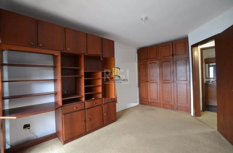 Casa para Venda - 267m², 4 dormitórios, sendo 1 suites, 2 vagas - Tristeza