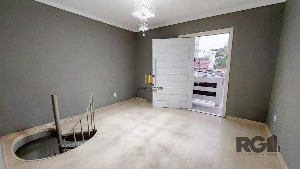 Casa 3 dormitórios no bairro Azenha