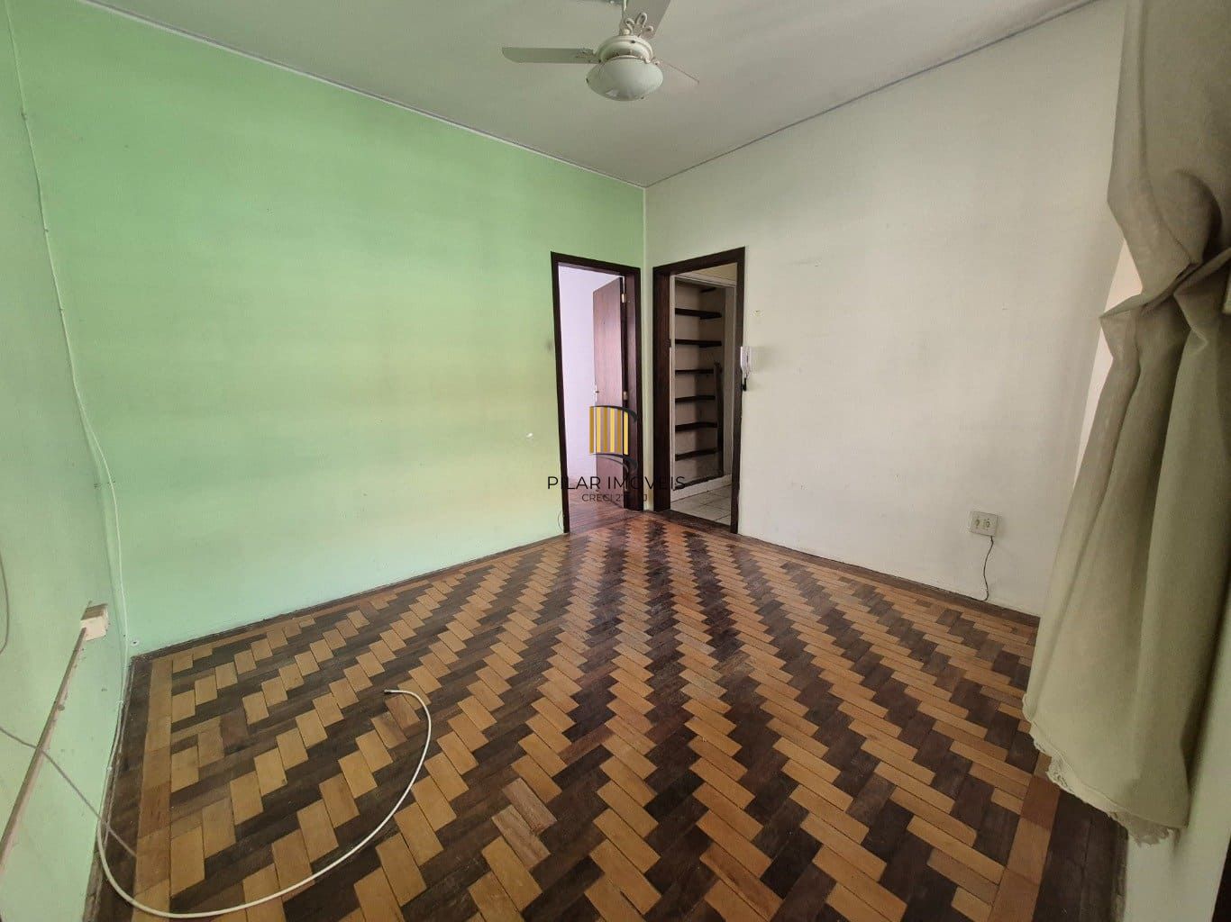 Apartamento de 1 dormitório à venda em Menino Deus, Porto Alegre.