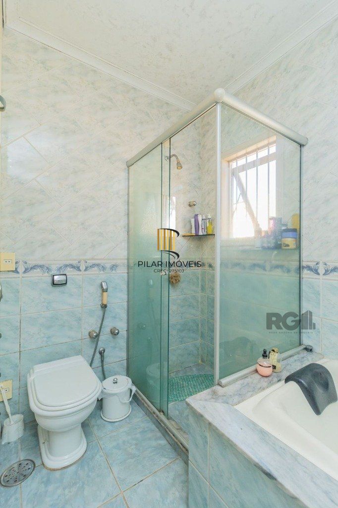 Casa 224m² - 3 dormitórios, 4 vagas no bairro Parque Santa Fé