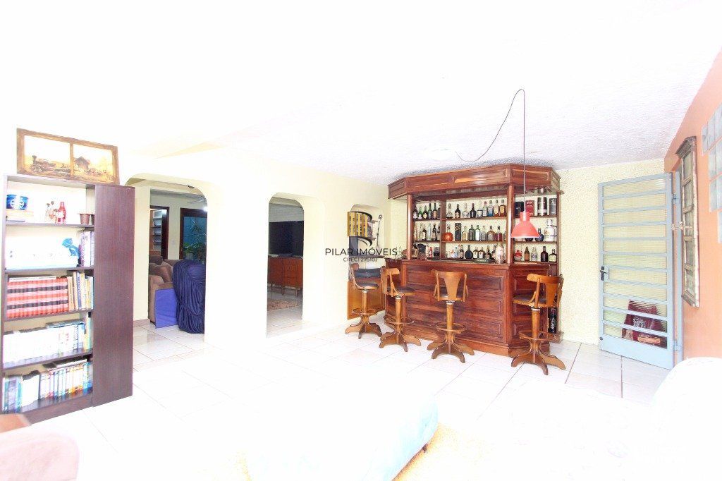 Casa para Venda - 500m², 5 dormitórios, sendo 2 suites, 5 vagas - Menino Deus