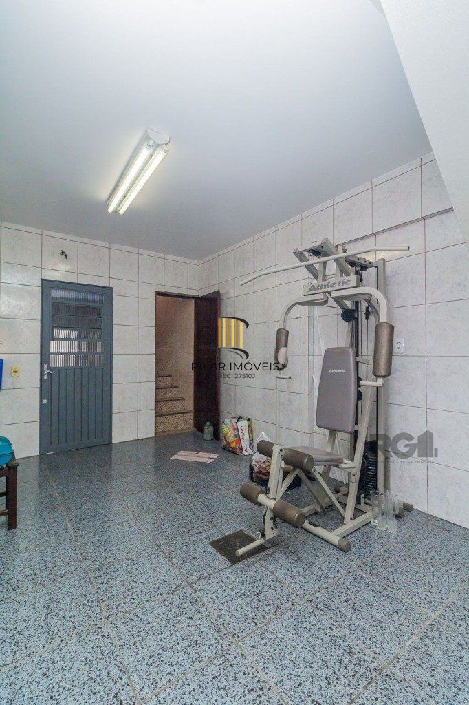 Casa de 4 dormitórios no bairro Sarandi